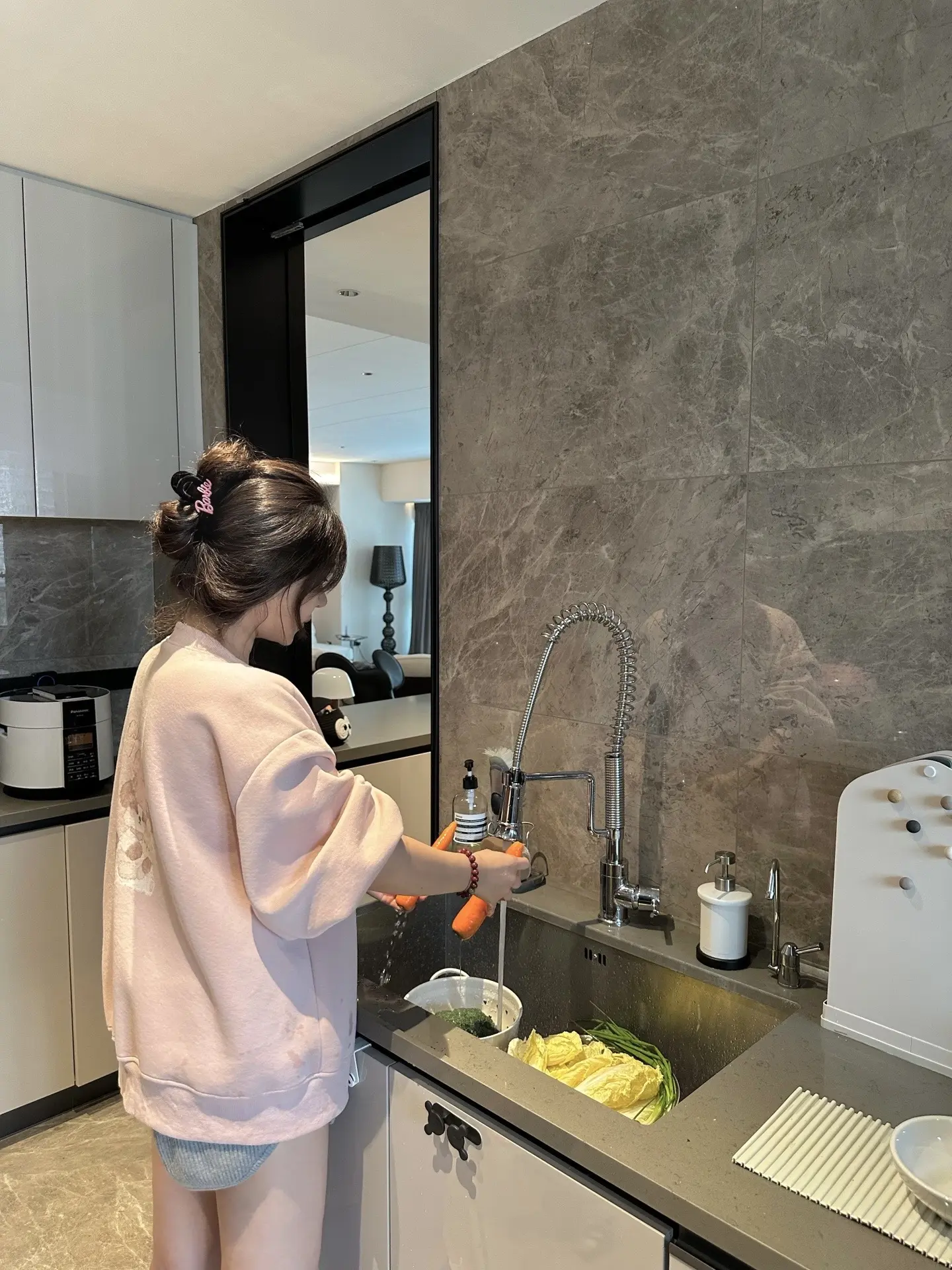 爆笑整蛊：路人遇到恐龙的反应